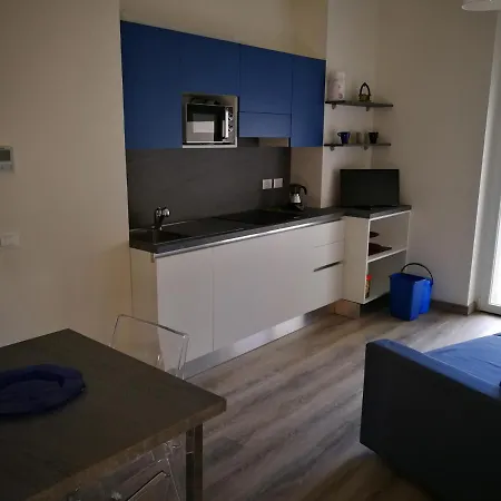 Al 13 Blu Apartment