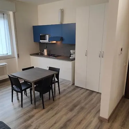 Al 13 Blu Apartment